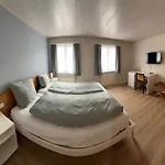 Zum Schweizerhaus فندق