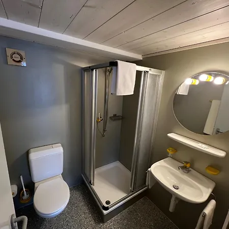 Hotel Zum Schweizerhaus 2*